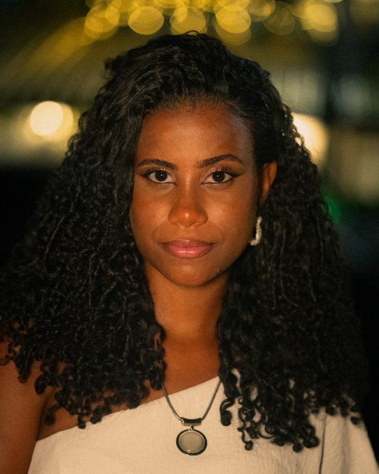 Your Style Story: A Definitive Guide to Dressing Your Body, Aligning with Your Lifestyle, and Expressing Your True Personality for Ultimate Confidence